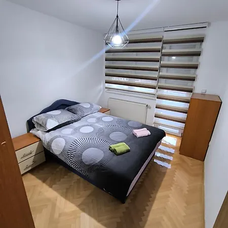 Stan Na Dan Zaga Uzunovica 5 Apartment *